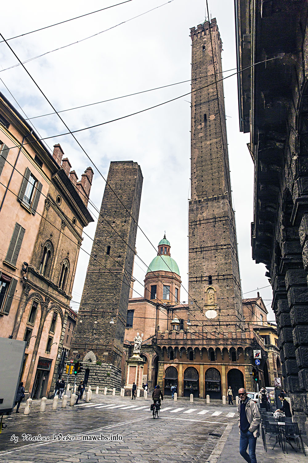 Garsinella und Asinelli, eines der Wahrzeichen von Bologna