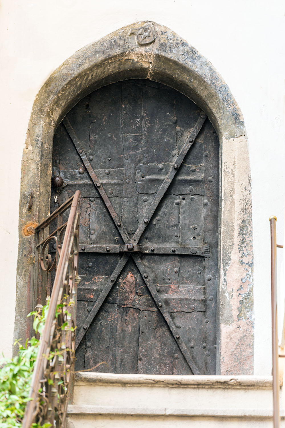 Alte Tür in den Gassen von Bozen